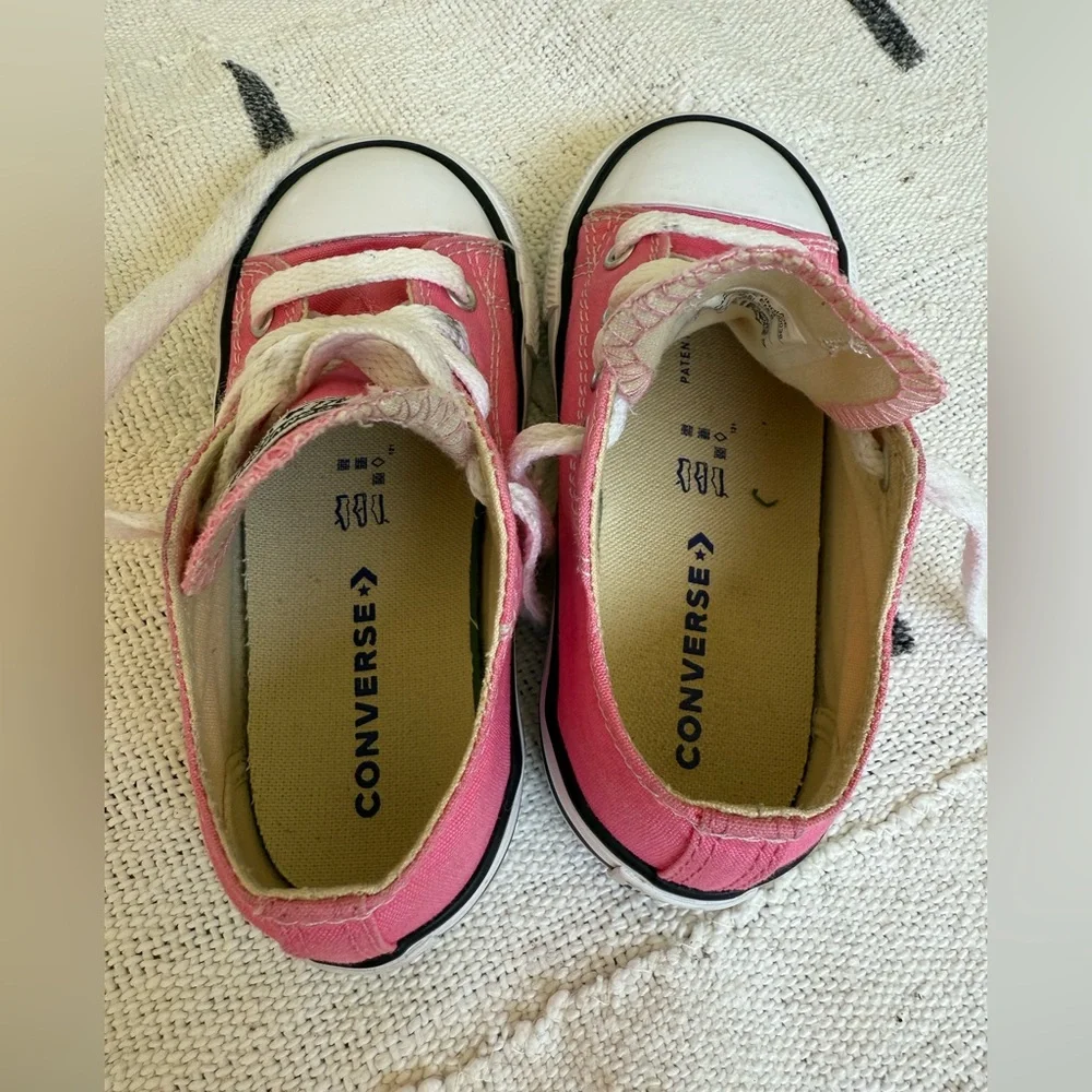 Perfect Pink 🩷 CONVERSE for Lil Girls Sz 9